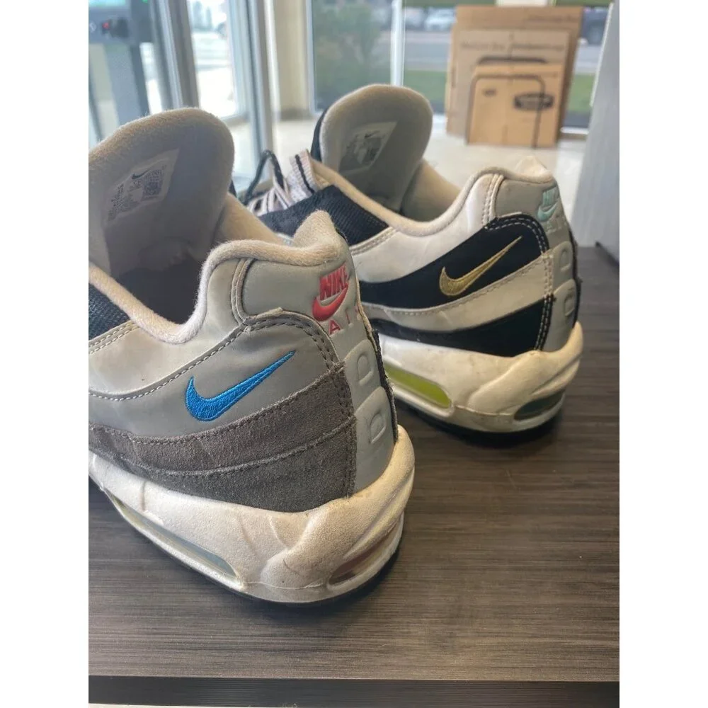 Nike - Picture 8 of 9